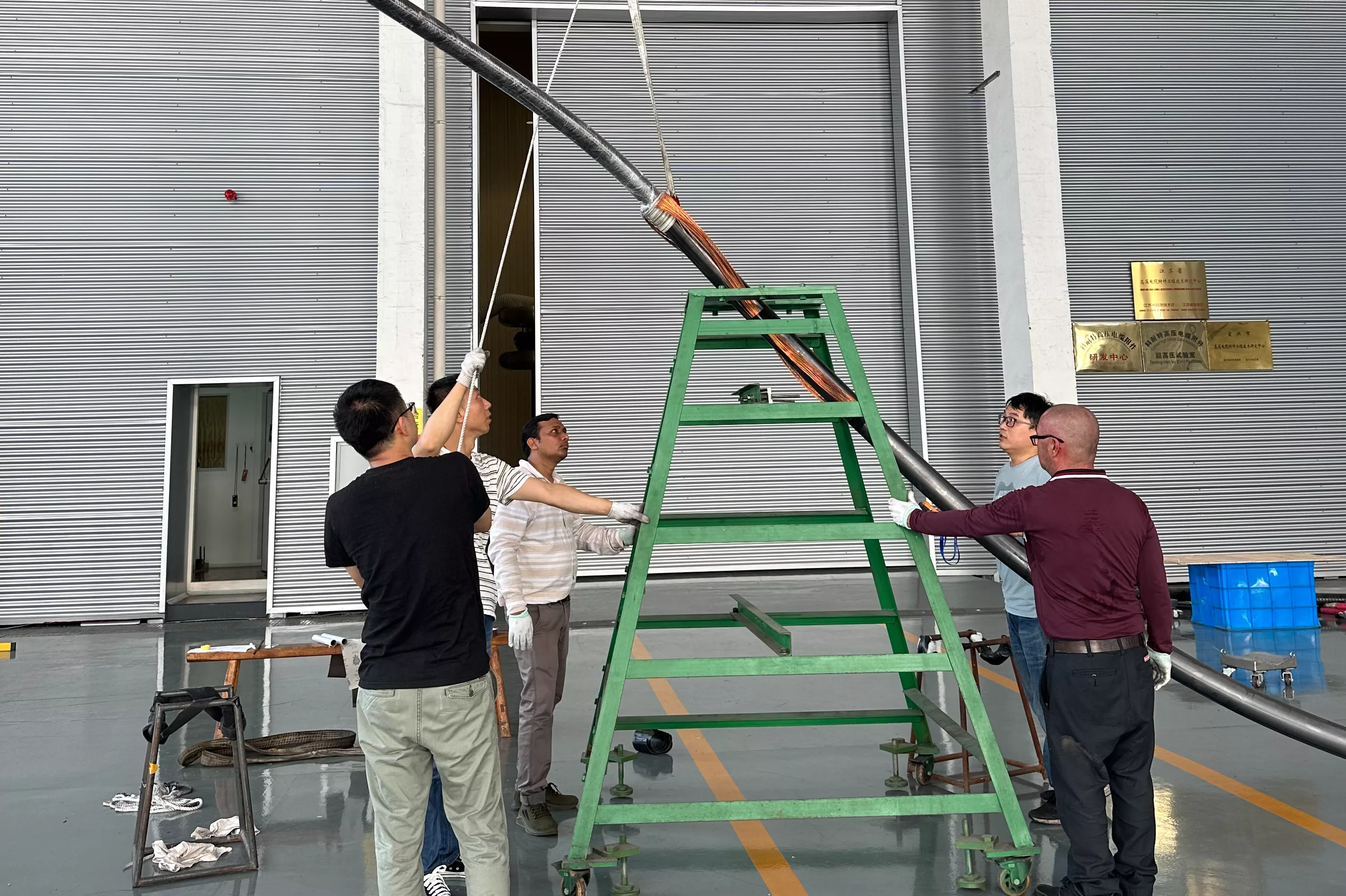 Nuestra empresa ofrece una consulta técnica completa para la fábrica de accesorios de cable más grande en el Medio Oriente