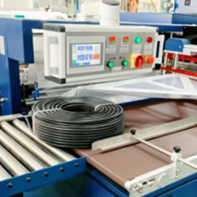 Máquina de embalaje automático de enrollamiento/velting/retréngalo de ZX-3000, 500 unidades/hora, marco de acero inoxidable, IoT habilitado